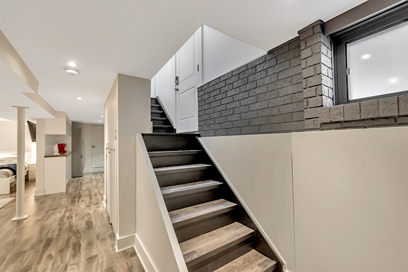 Luxury on Lauder | 386 Lauder Ave Unit B, York, ON M6E 3H8, Canada | Phone: (416) 670-3352