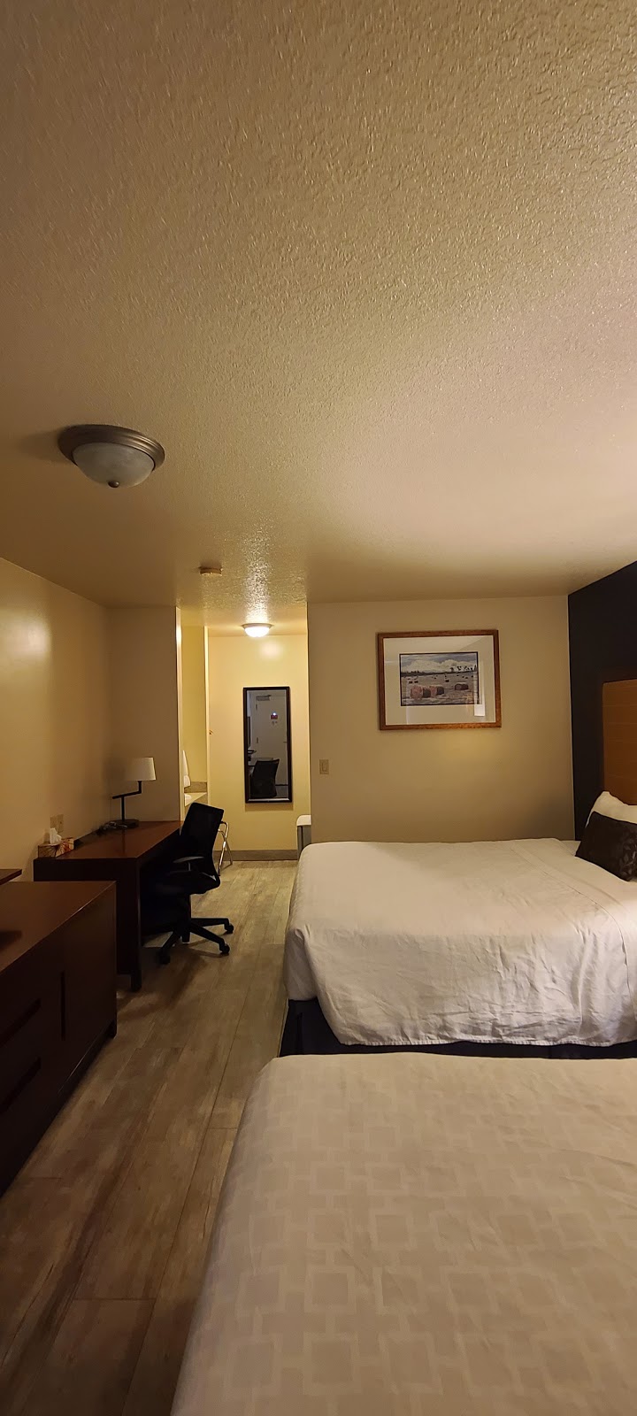 Empire Inn & Suites Red Deer | 23 Gasoline Alley E, Alberta T4E 1B3, Canada | Phone: (403) 346-4188