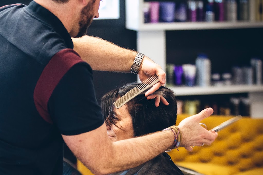 Le salon r | 6 b Chem. du Roy E, Saint-Jean-Port-Joli, QC G0R 3G0, Canada | Phone: (418) 358-0644
