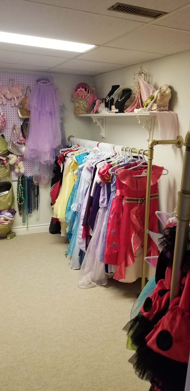 The Land of the Glass Slipper | 9 Old Oak Ln, Orangeville, ON L9W 4A9, Canada | Phone: (519) 215-0950