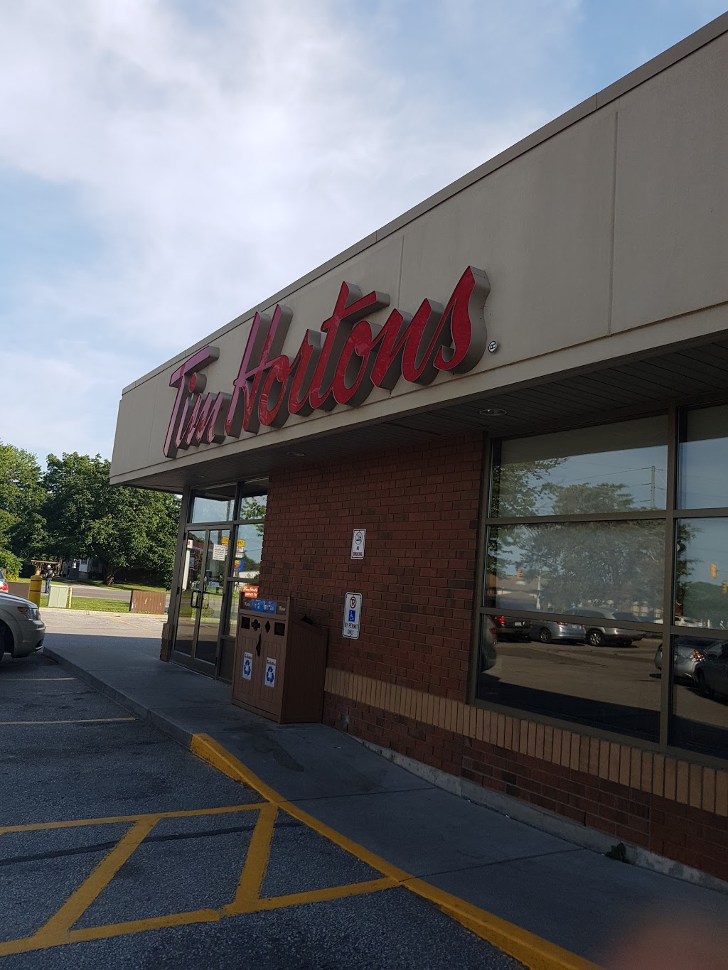 Tim Hortons | 500 Bloomfield Rd, Chatham-Kent, ON L7M 5J5, Canada | Phone: (519) 352-0946