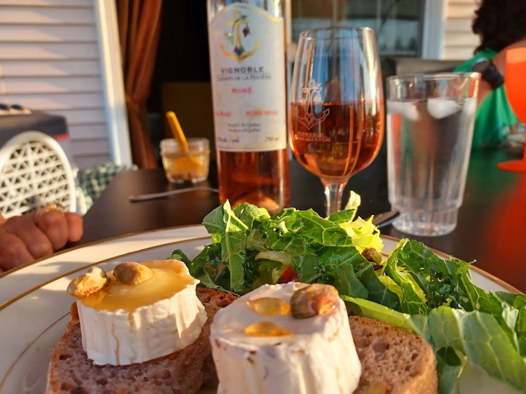 Vignoble Chemin de la Rivière | 1087 Chem. de la Rivière, Magog, QC J1X 3W5, Canada | Phone: (819) 847-1485
