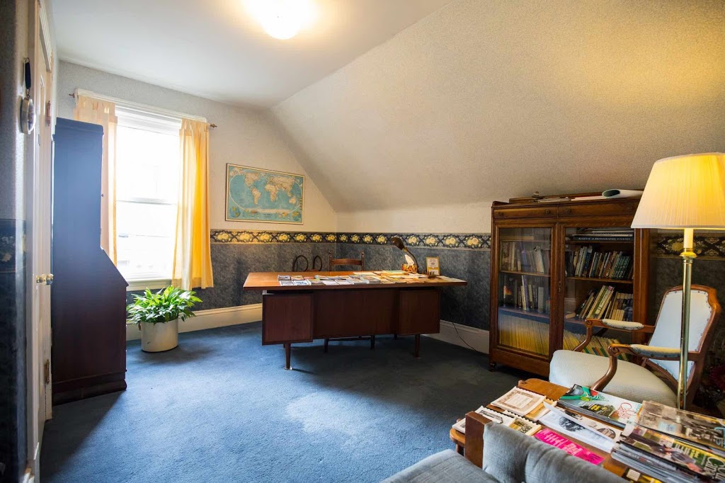 Browns Guest Home Bed & Breakfast | 158 Victoria St E, Amherst, NS B4H 1Y5, Canada | Phone: (902) 667-9769