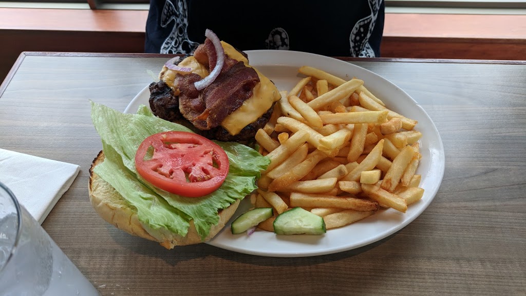 Lakefield Restaurant | 107 Queen St, Lakefield, ON K0L 2H0, Canada | Phone: (705) 652-1119