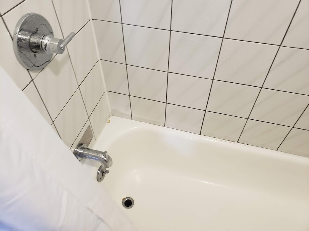 Econo Lodge Quebec City East | 3806 Ste-Anne, Boulevard, Québec, QC G1E 3M3, Canada | Phone: (418) 663-1608