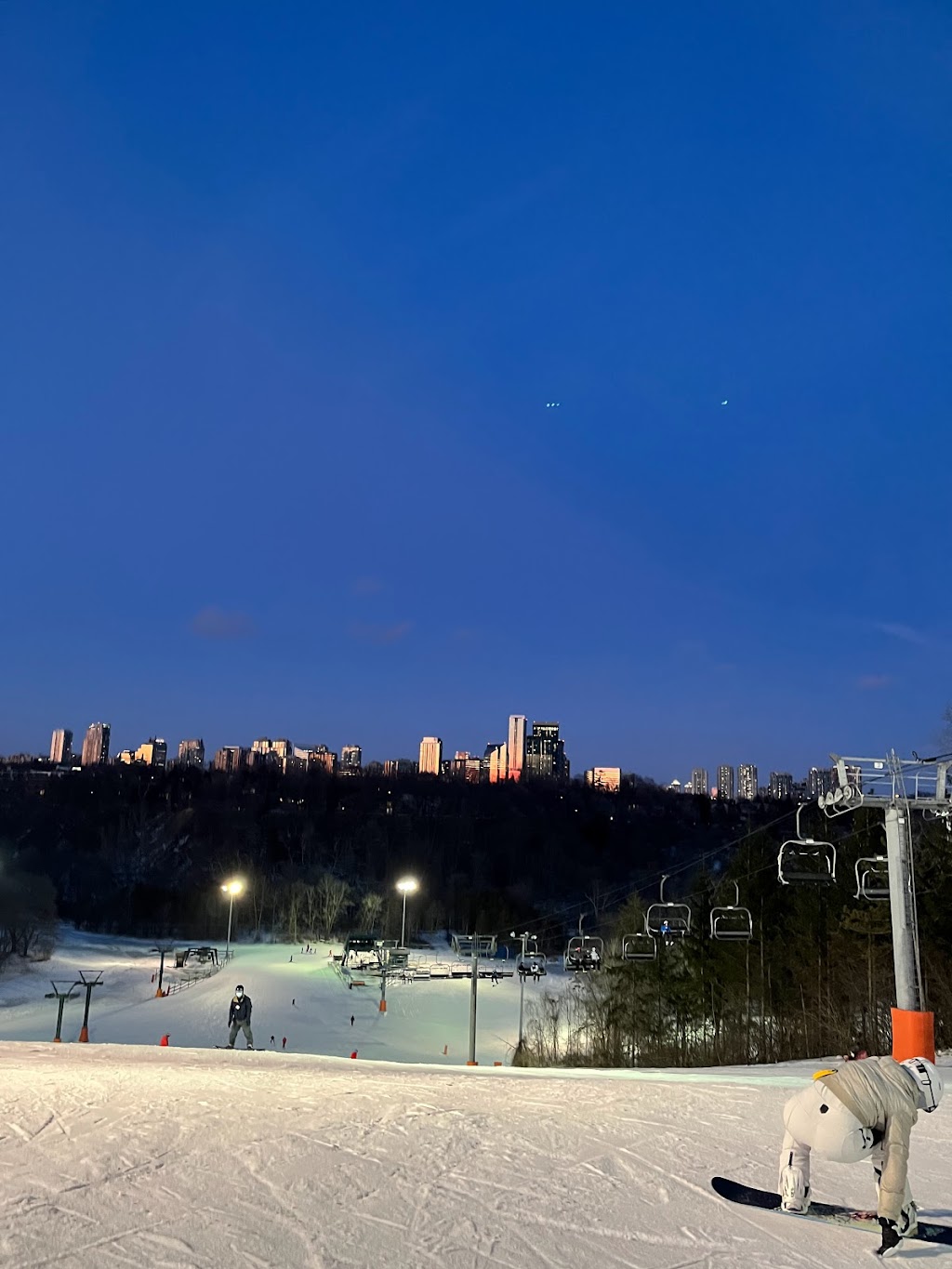 Earl Bales Ski & Snowboard Centre | 4169 Bathurst St, North York, ON M3H 3P8, Canada | Phone: (416) 395-7931