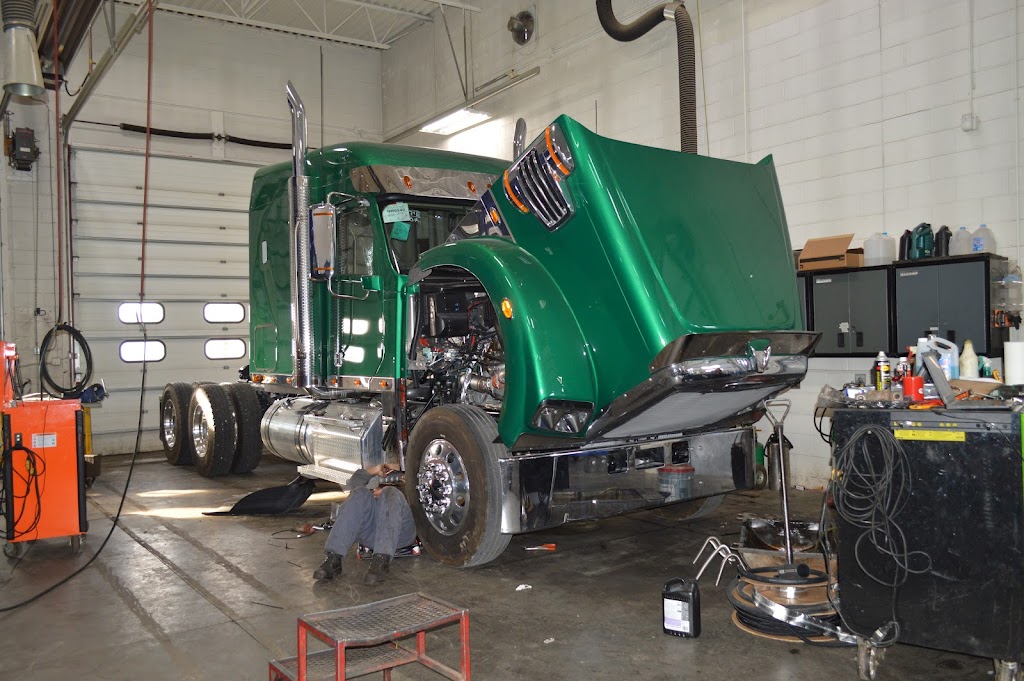 New West Truck Centres | 1001 41 St N, Lethbridge, AB T1H 6J3, Canada | Phone: (403) 327-7611
