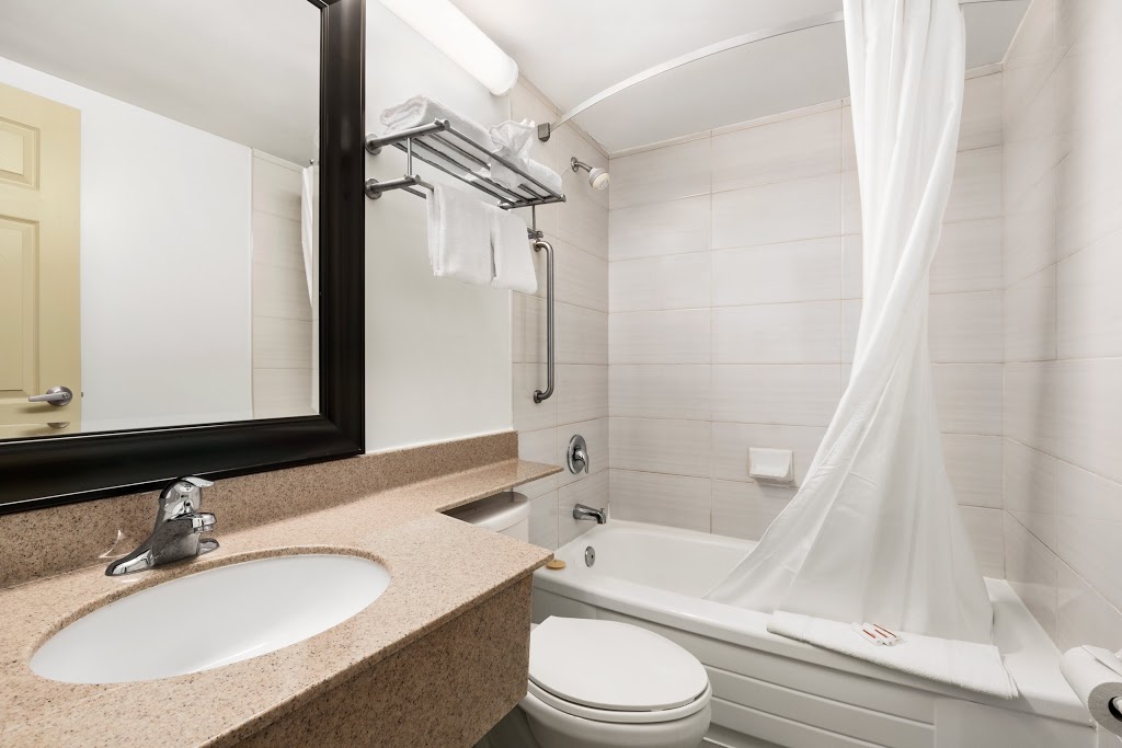 Days Inn by Wyndham Toronto West Mississauga | 4635 Tomken Rd, Mississauga, ON L4W 1J9, Canada | Phone: (905) 238-5480
