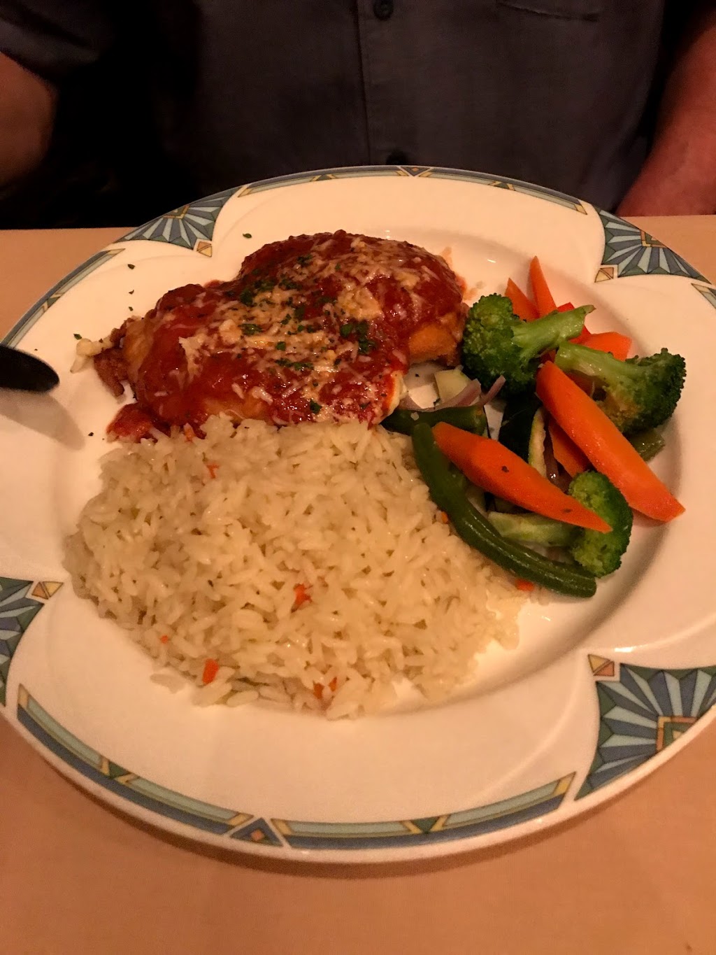 Zougla Restaurant | 2021 Estevan Rd, Nanaimo, BC V9S 3Y9, Canada | Phone: (250) 716-3233