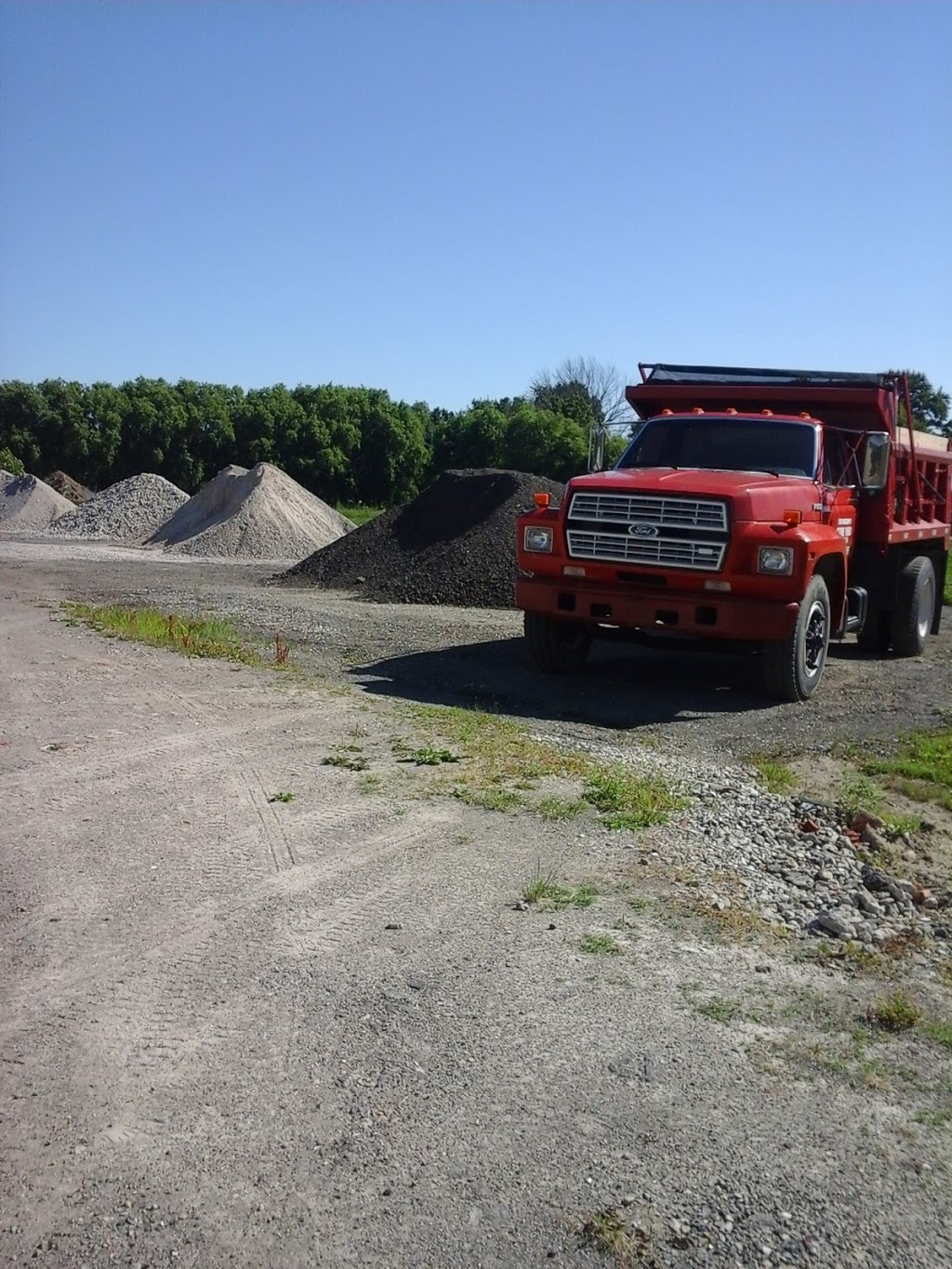 Todd Meldrums Stone Yard | 11112 Burt Rd, Emmett, MI 48022, USA | Phone: (810) 384-1555