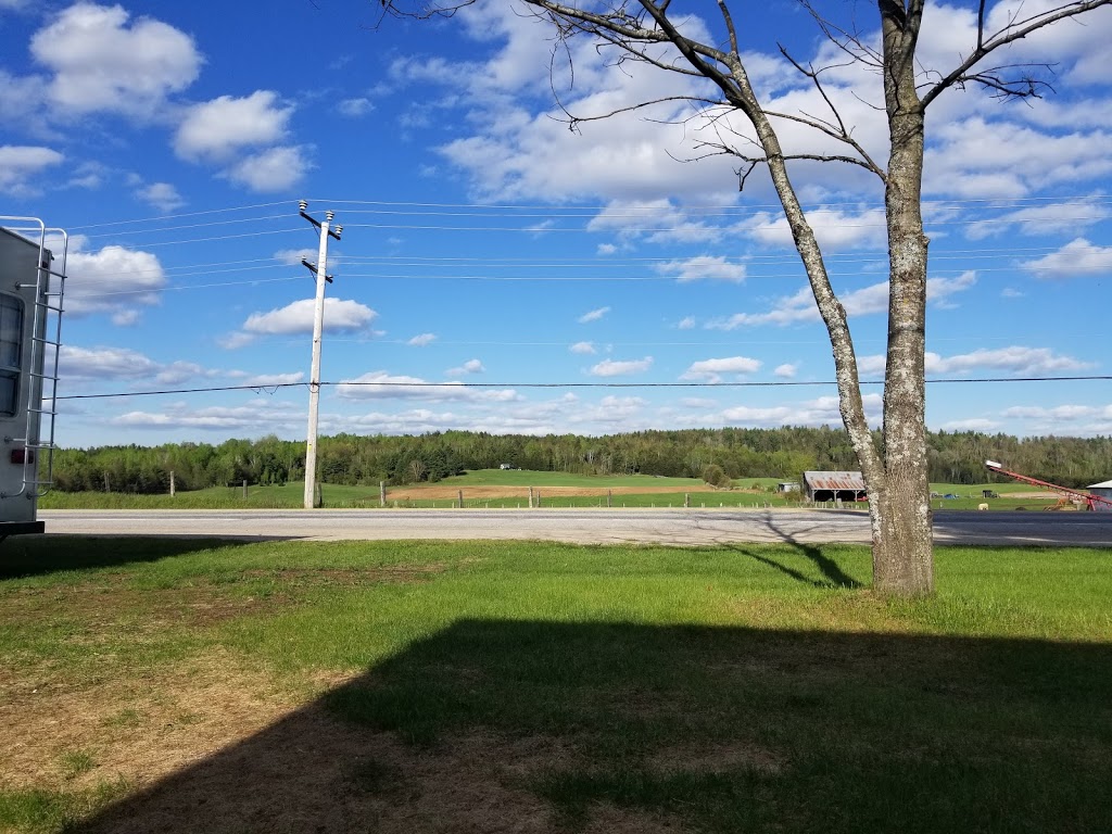 Camping Le Petit Lac | 61 Route 105, Messines, QC J0X 2J0, Canada | Phone: (819) 465-2622