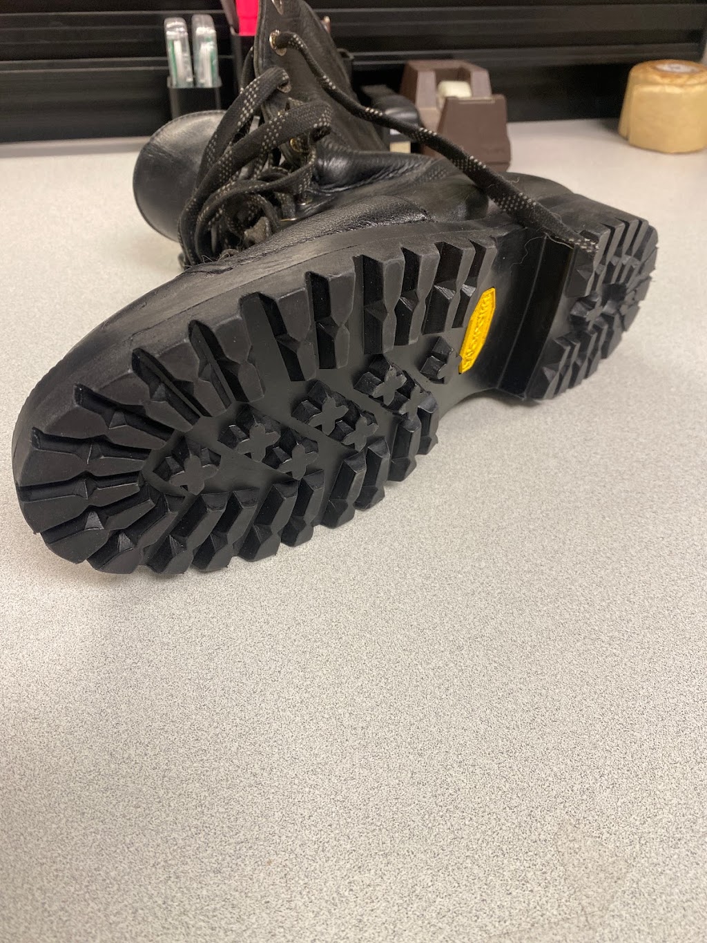 Niks Shoe Repair | 79 St Annes Rd, Winnipeg, MB R2M 2Y6, Canada | Phone: (204) 615-7694