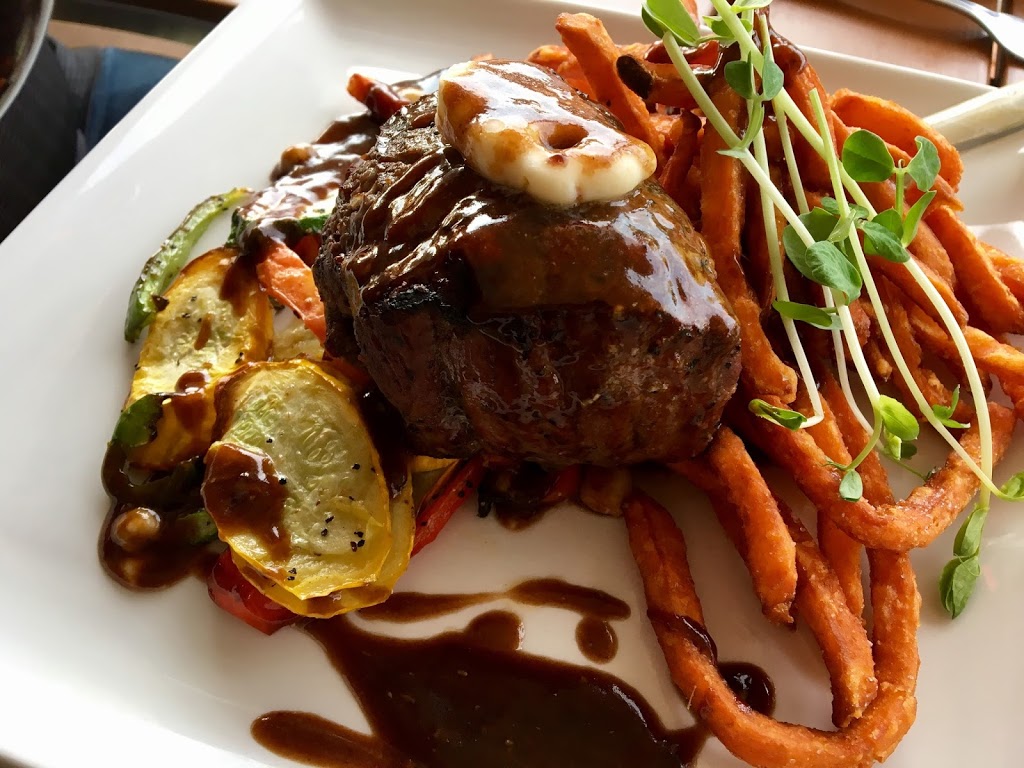 Iggys Grill Bar Patio | 8525 Mississauga Rd, Brampton, ON L6Y 0C1, Canada | Phone: (905) 455-9095