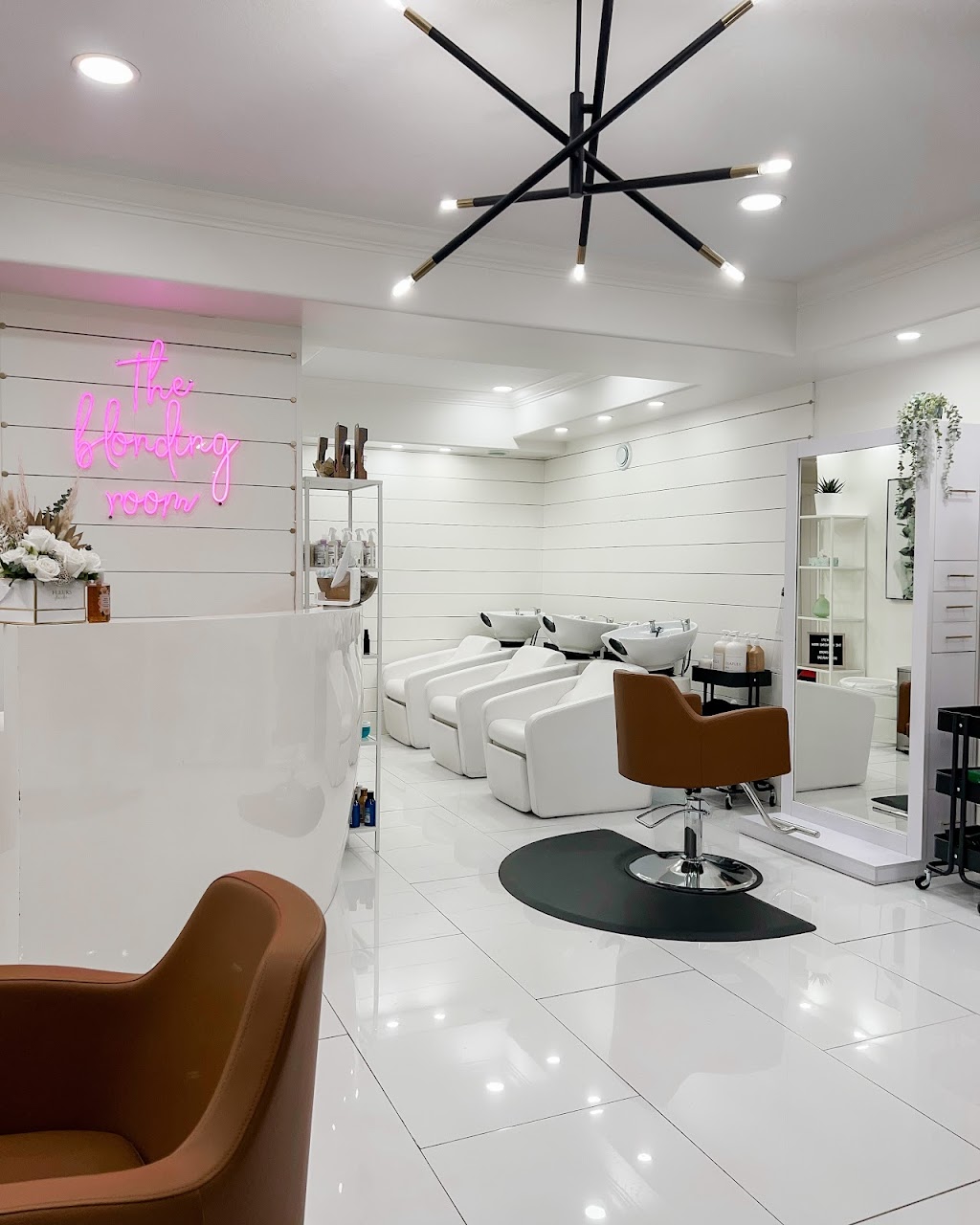 The blonding room | 21578 Richmond St, Arva, ON N0M 1C0, Canada | Phone: (519) 854-6330
