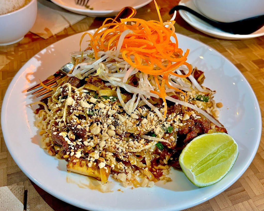 Baan Thai Wok & Bar | 3031 Merchant Wy unit 117, Langford, BC V9B 3Y7, Canada | Phone: (250) 483-3737