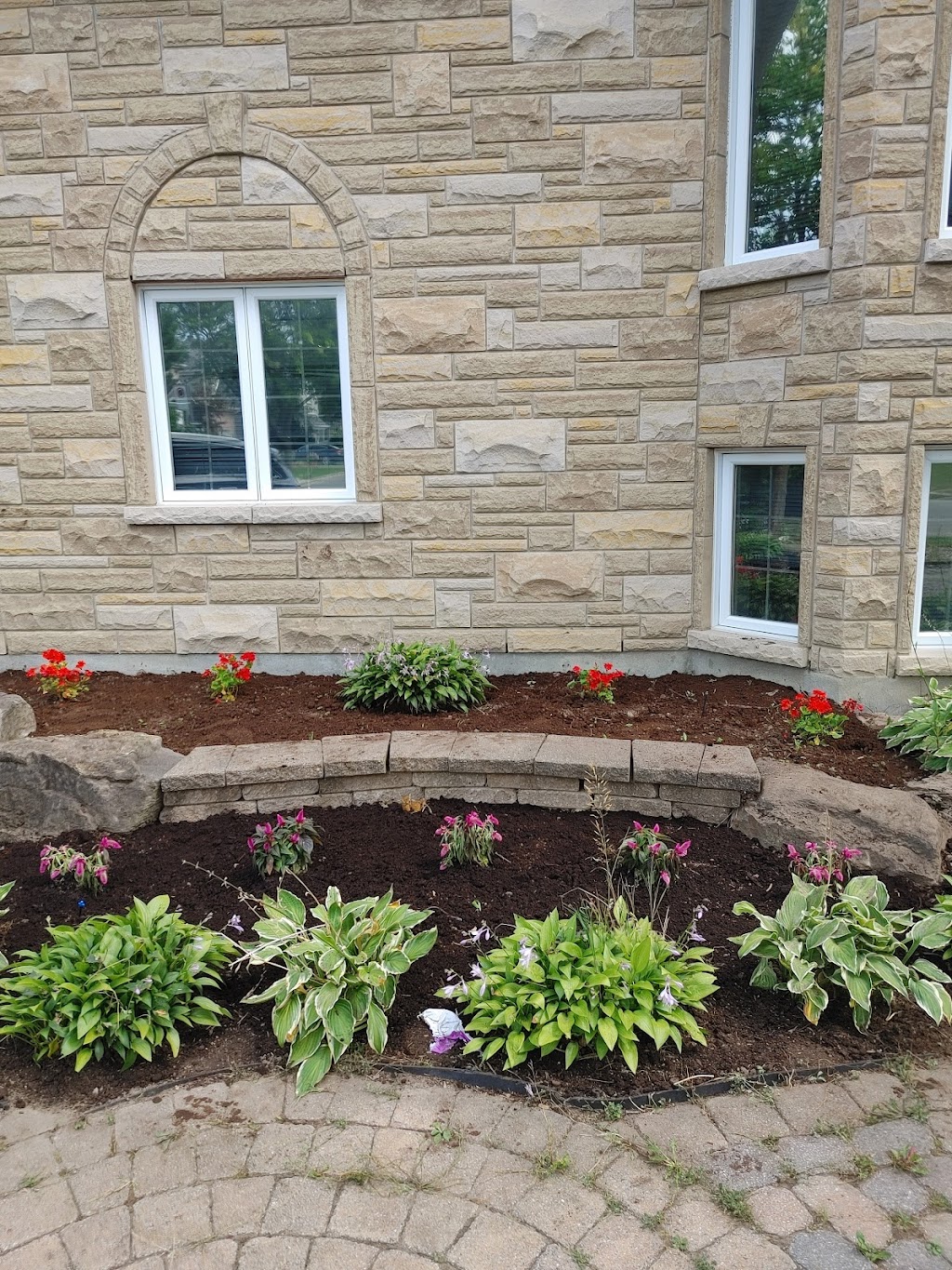 Red Bears Lawn Care | 4925 Rue de Nanterre, Pierrefonds-Roxboro, QC H9J 1W2, Canada | Phone: (514) 827-4855