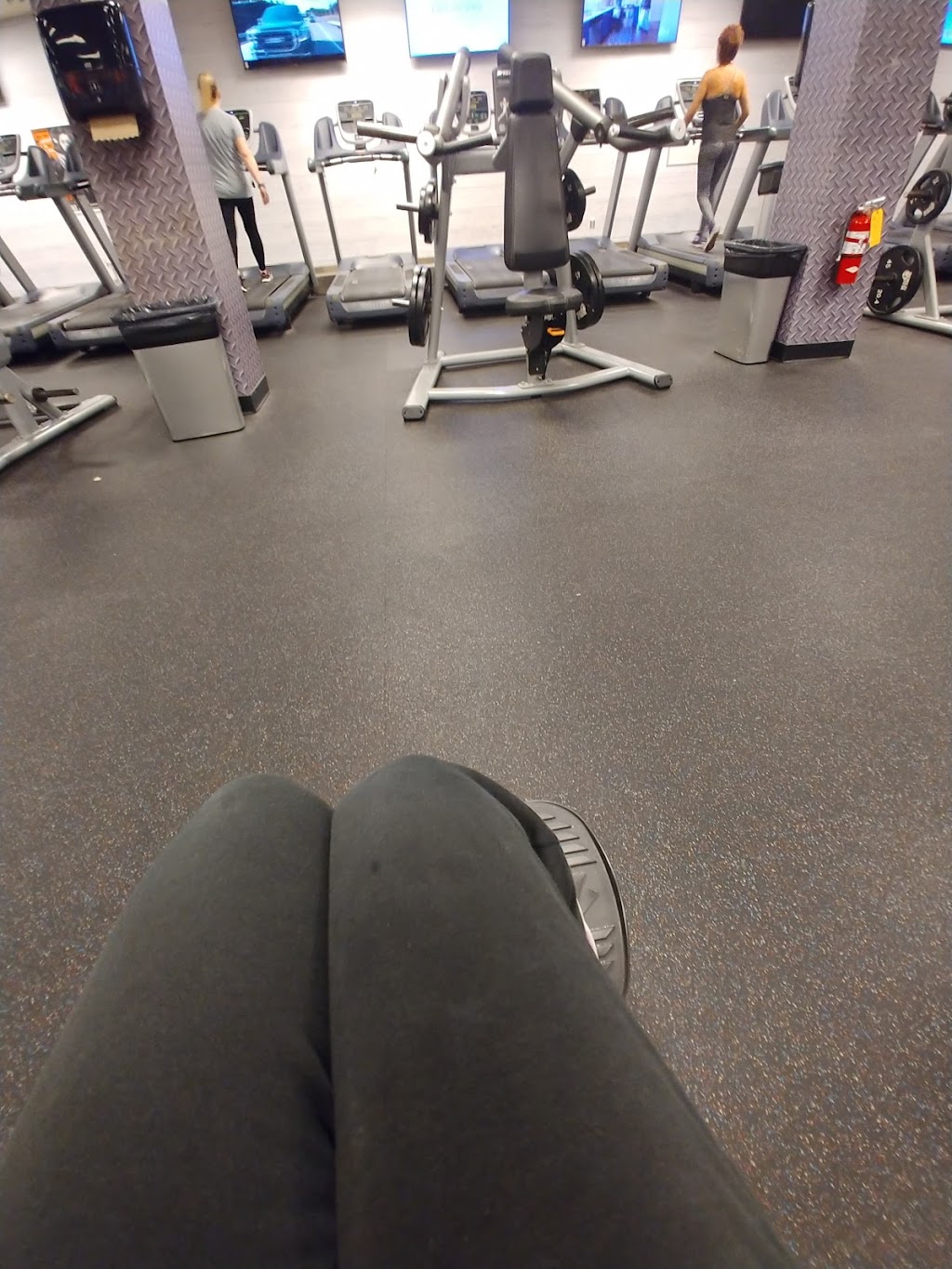World Gym | 400 Bayfield St, Barrie, ON L4M 5A1, Canada | Phone: (705) 718-4399