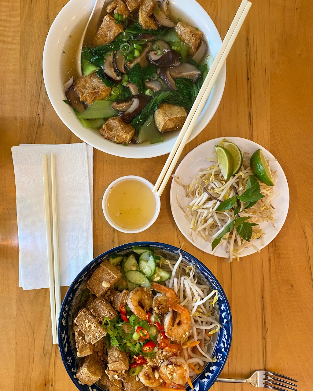 Hanoi House | 1040 Lansdowne St W Unit 4, Peterborough, ON K9J 1Z9, Canada | Phone: (705) 742-7721