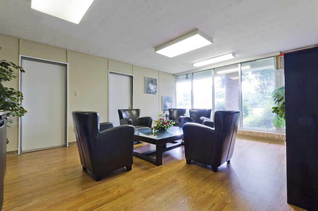 Scenic Tower | 470 Scenic Dr, London, ON N5Z 3B2, Canada | Phone: (855) 645-1014