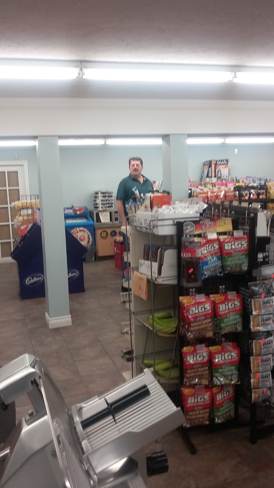 Bou Corner Store | 10 Rue Mclaughlin, Bouctouche, NB E4S 3P4, Canada | Phone: (506) 743-6315