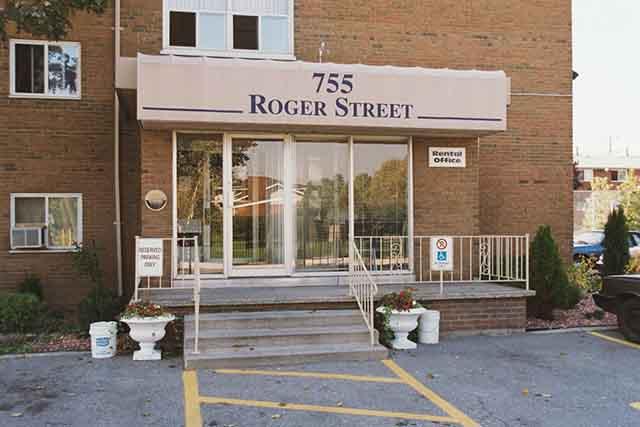 High Park Apartments | 755 Roger St, Sarnia, ON N7S 2S8, Canada | Phone: (519) 344-6124