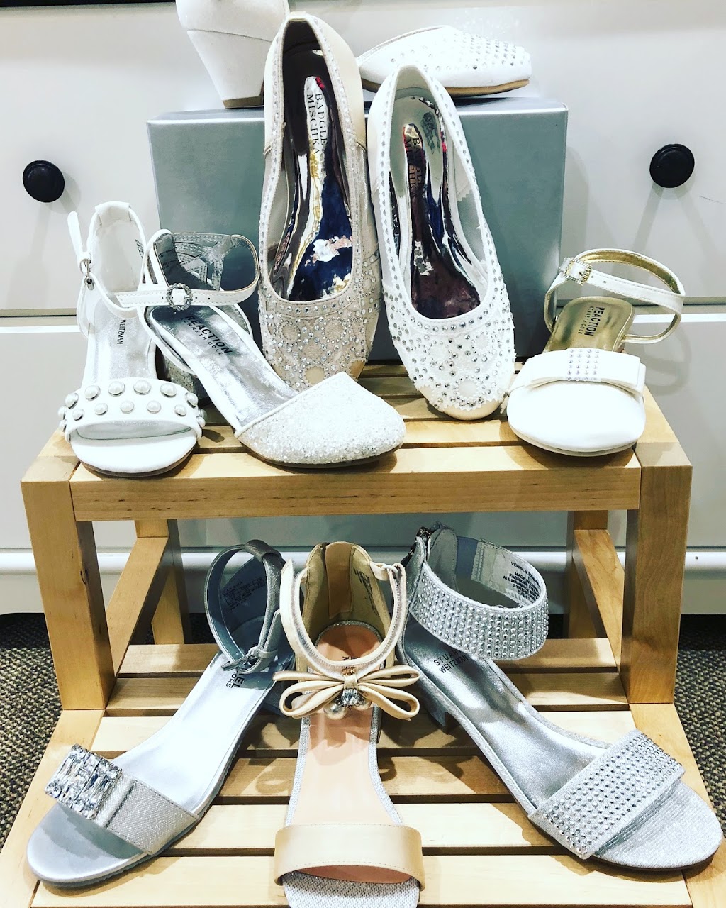 Kids Country Childrens Boutique Inc | 12994 Keele St #1, King City, ON L7B 1H7, Canada | Phone: (905) 833-5437