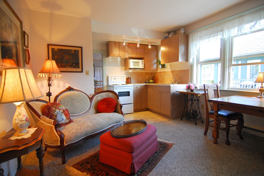 Trutch Manor | 621 Trutch St, Victoria, BC V8V 4C3, Canada | Phone: (877) 900-8877