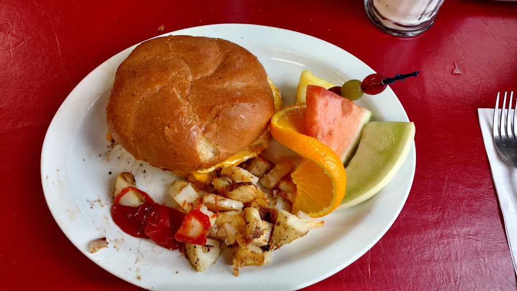 Eats & Treats: Merville Cafe | 6635 N Island Hwy, Courtenay, BC V9N 8Y4, Canada | Phone: (250) 337-0027