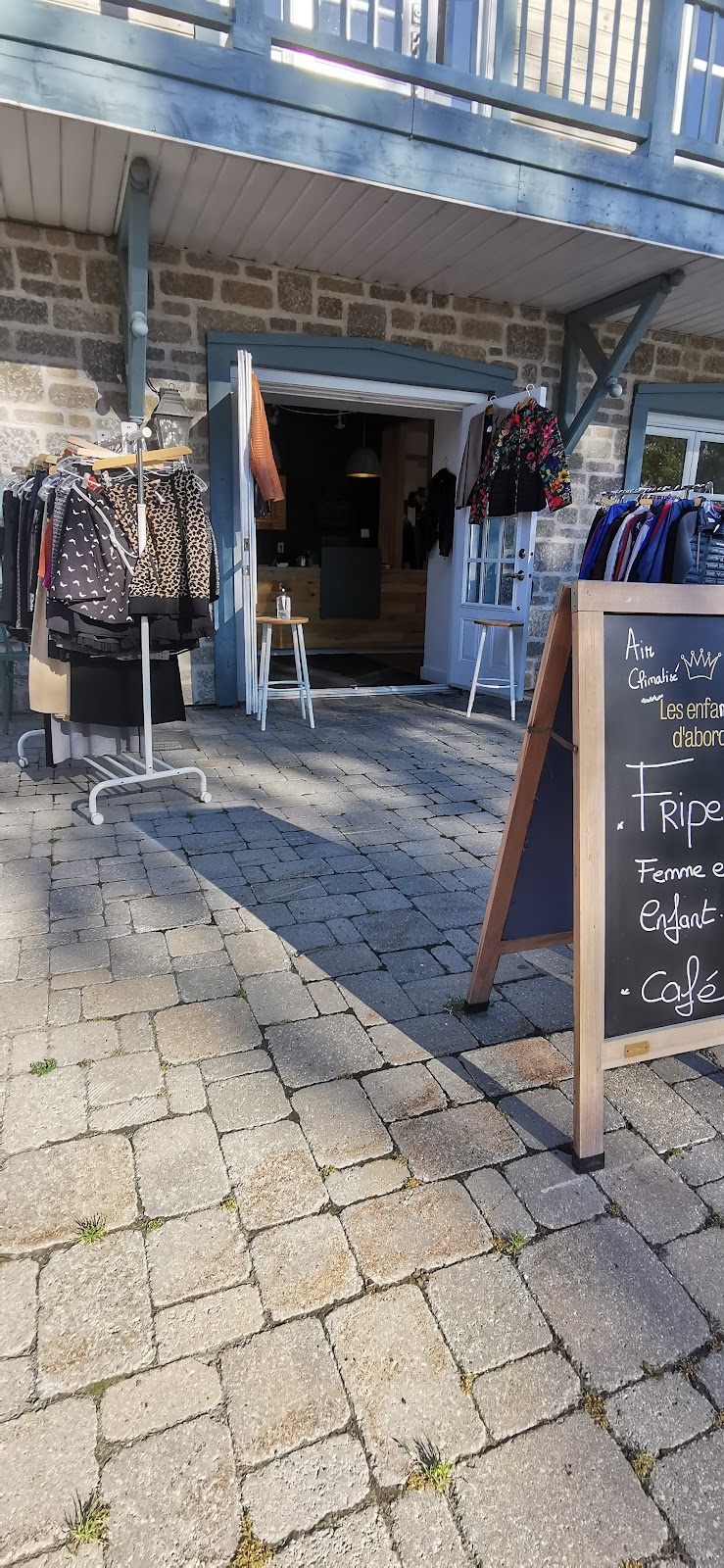 Friperie Cap-Rouge - Québec - Femme | 4187 Côte de Cap-Rouge, Québec, QC G1Y 1V2, Canada | Phone: (581) 909-5285