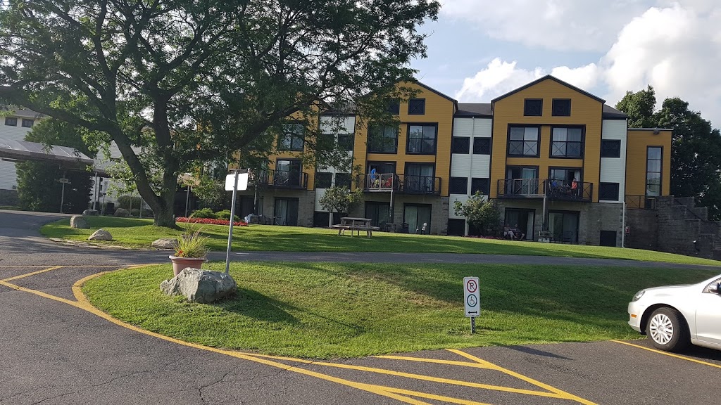 Auberge Bromont | 95 Rue de Montmorency, Bromont, QC J2L 2J1, Canada | Phone: (450) 534-4545