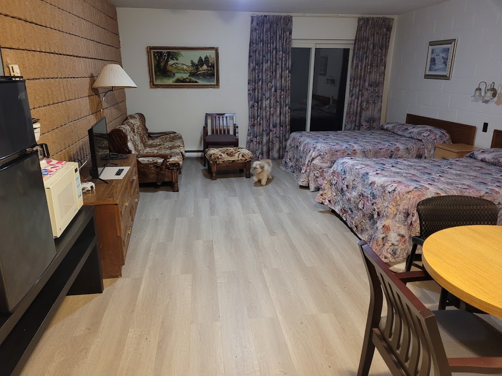 Top Notch Motel & Restaurant | 10171 ON-6, Wiarton, ON N0H 2T0, Canada | Phone: (519) 534-1310
