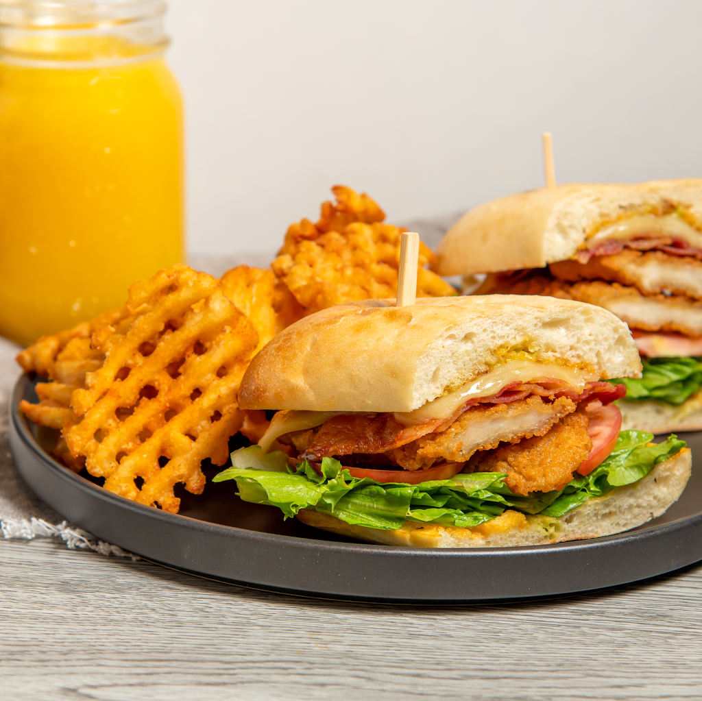 Royal Bistro | 384 Royal York Rd, Etobicoke, ON M8Y 2R3, Canada | Phone: (647) 351-7890