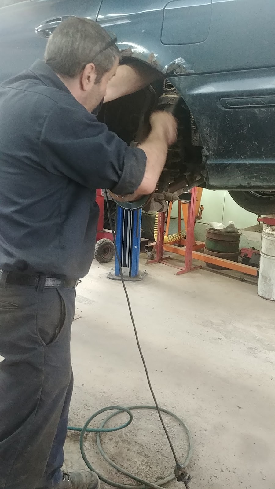 Garage Alban Laporte | 2231 Rue Laporte, Sainte-Élisabeth, QC J0K 2J0, Canada | Phone: (450) 753-3050