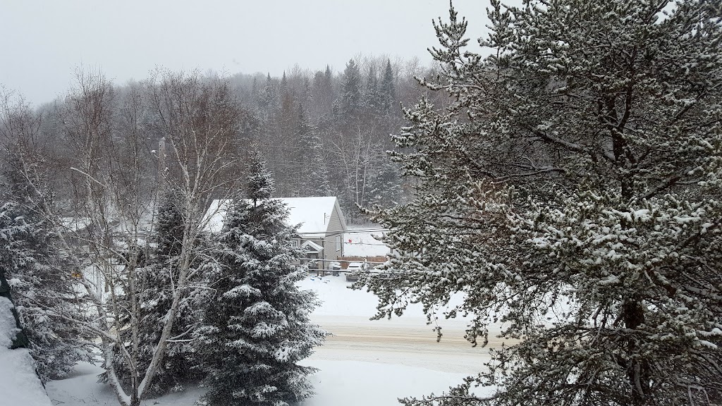 Club Privilege Mont-Tremblant–Village | 1482 Chem. du Village, Mont-Tremblant, QC J8E 1G7, Canada | Phone: (819) 425-9818