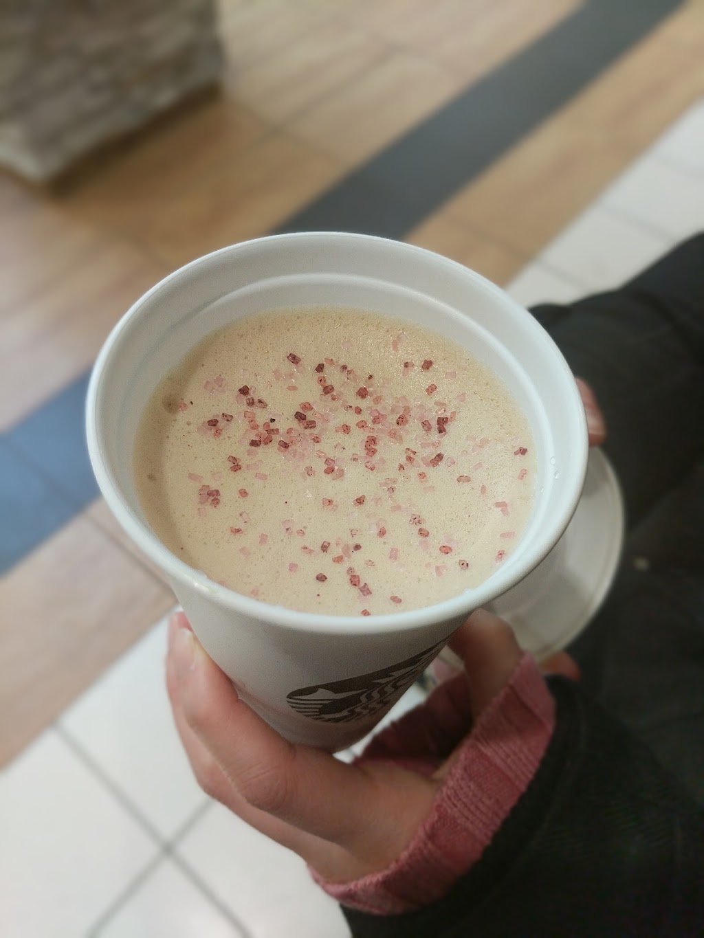 Starbucks | 4900 Molly Bannister Dr Unit 212, Red Deer, AB T4R 1N9, Canada | Phone: (800) 782-7282