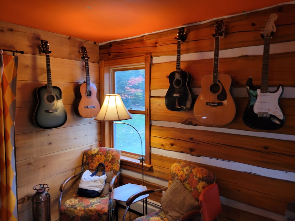 Bongopix Tavern & Cafe | 50 Galeairy Lake Rd, Whitney, ON K0J 2M0, Canada | Phone: (613) 553-1500