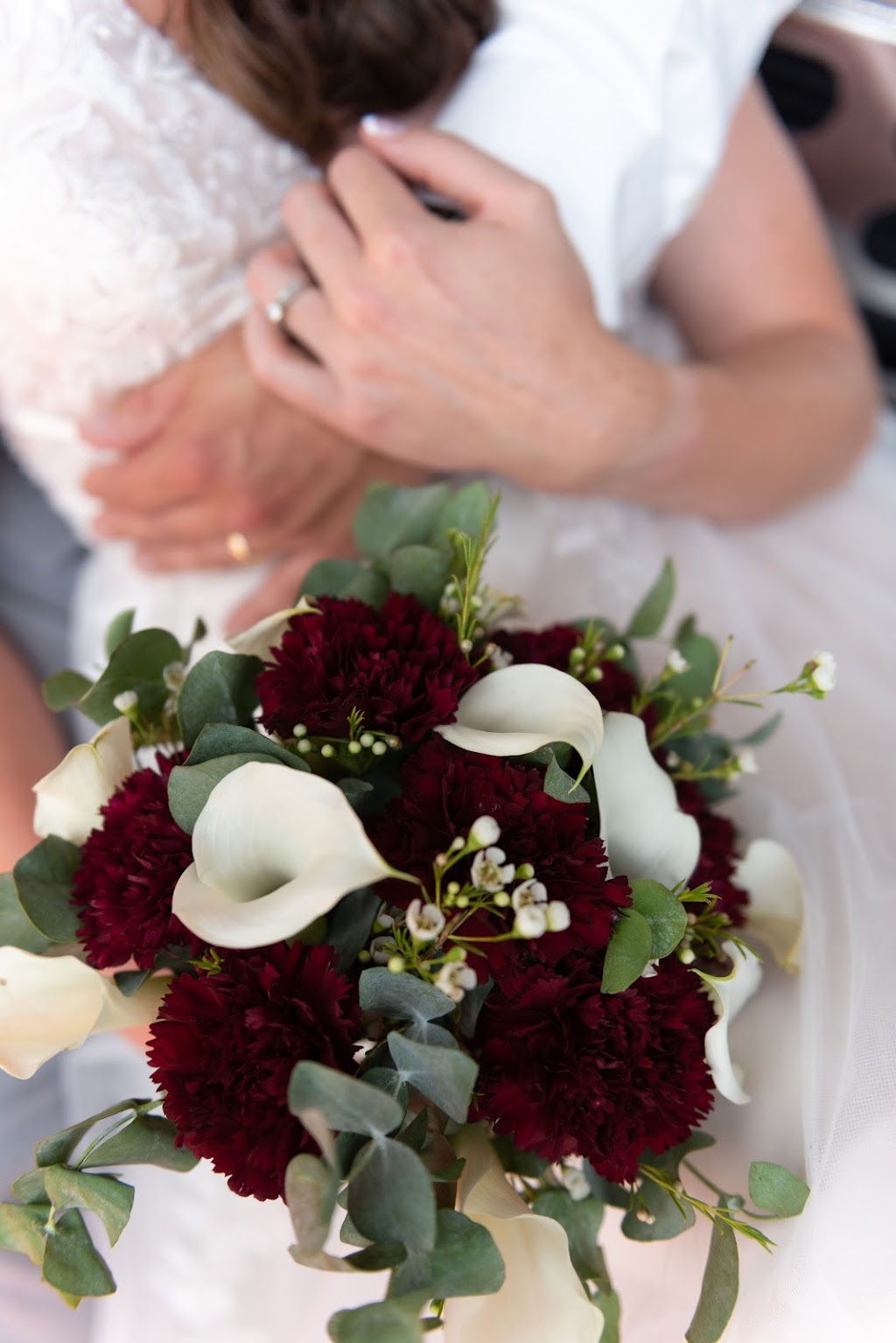 Blue Door Florals & Decor | 27501 Township Rd 374 #15, Alberta T4S 2B1, Canada | Phone: (403) 392-6121