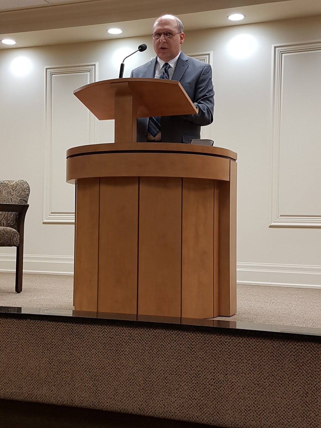 Kingdom Hall of Jehovahs Witnesses | 277 Stone Church Rd W, Hamilton, ON L9B 1A2, Canada | Phone: (905) 574-2388