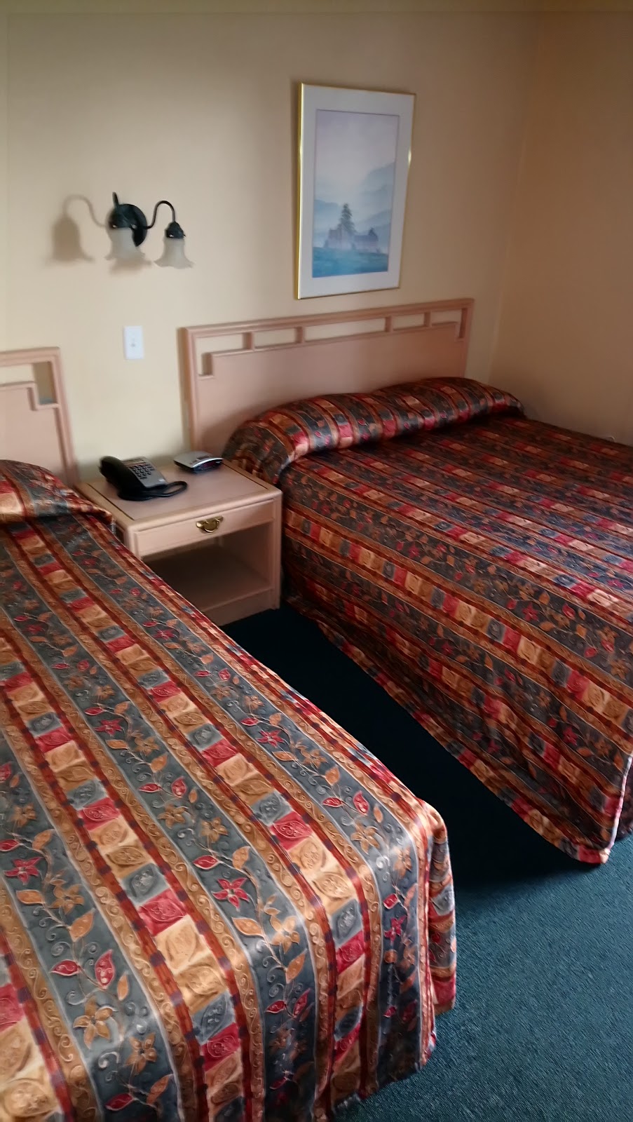 Hotel Le Mirador | 102 Rue Germain, Saint-Alphonse-de-Granby, QC J0E 2A0, Canada | Phone: (450) 375-7363