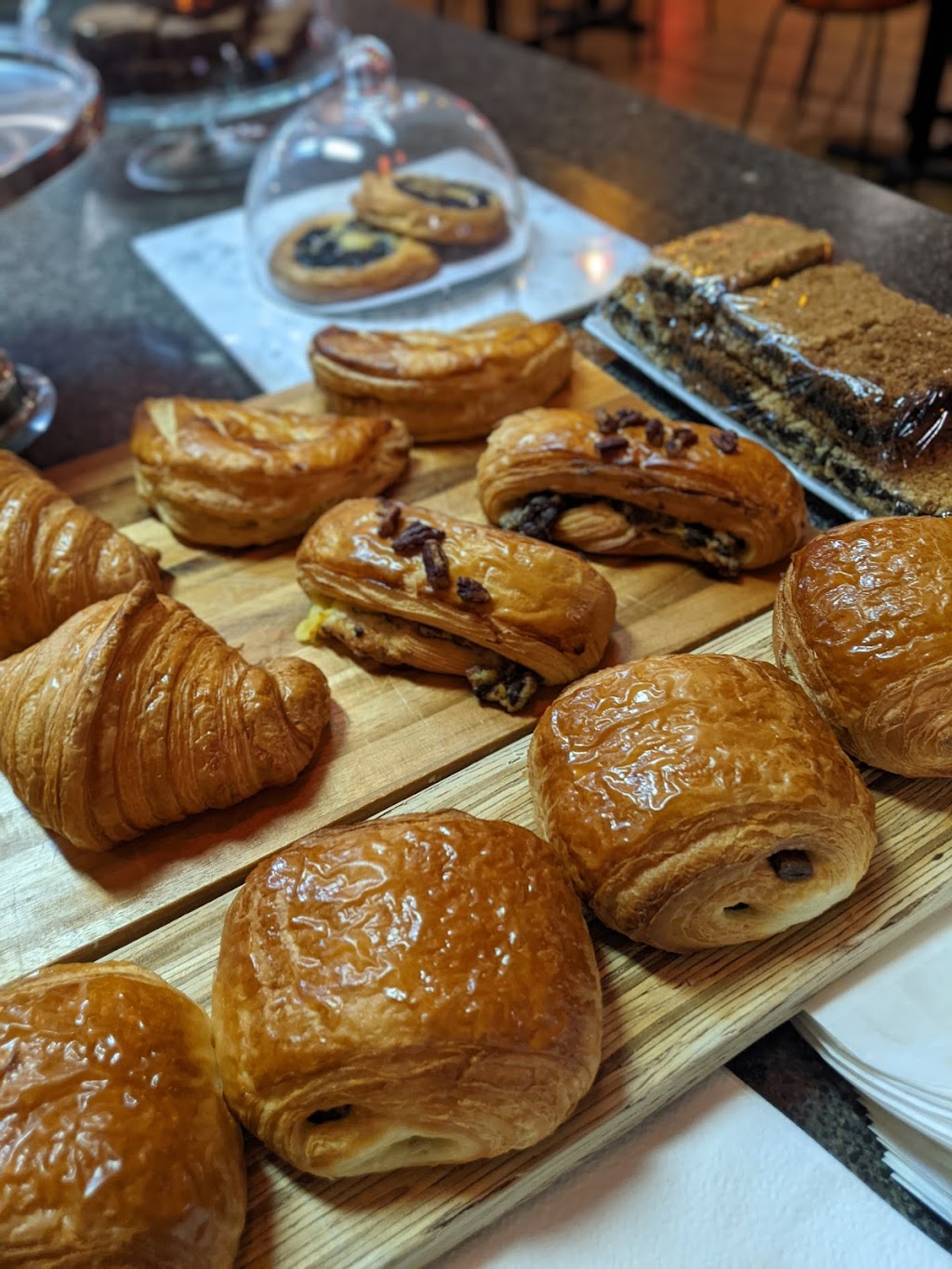 Le Tonique | 4710 Rue Saint-Ambroise #112, Montréal, QC H4C 2C7, Canada | Phone: (514) 989-9945