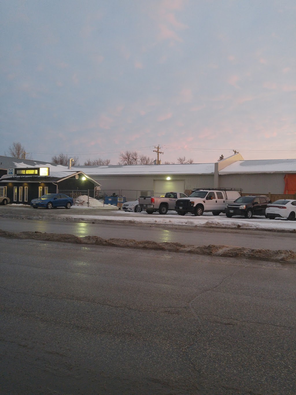 Niverville Autobody Ltd | 220 Main St, Niverville, MB R0A 1E0, Canada | Phone: (204) 388-4657