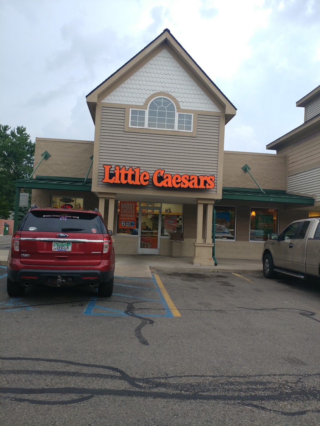 Little Caesars Pizza | 2658 Pointe Tremble Rd, Algonac, MI 48001, USA | Phone: (810) 794-1111