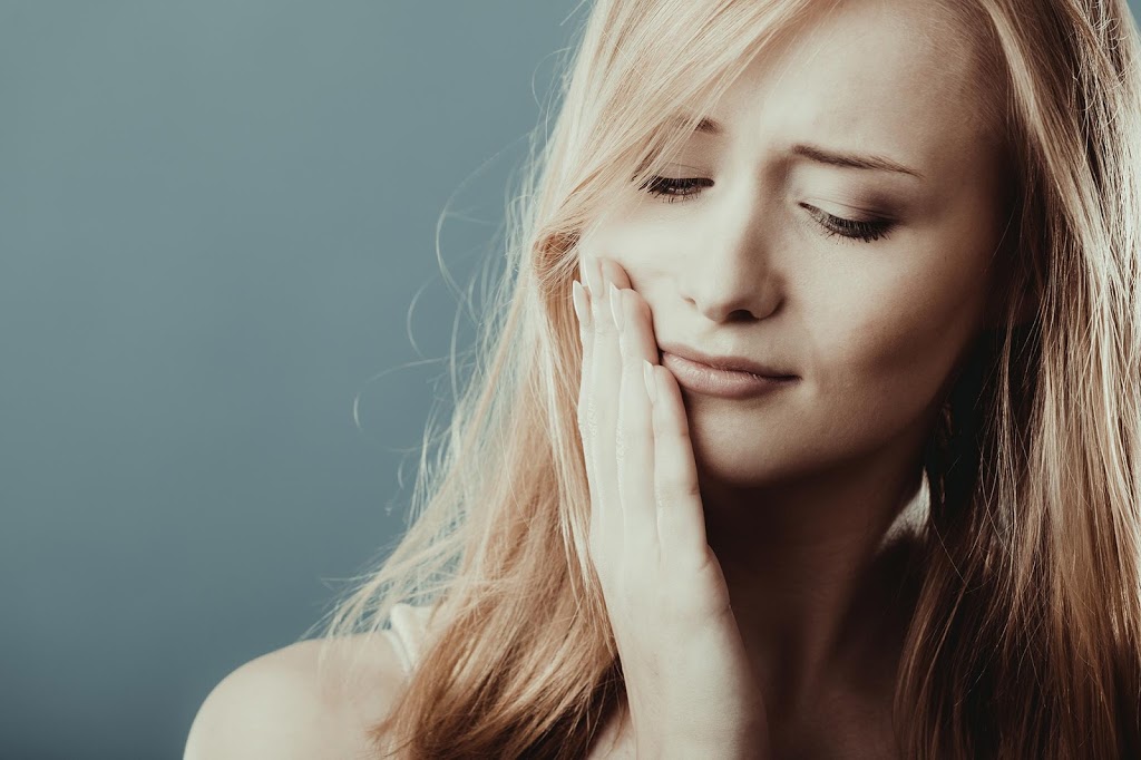 Fairway Dental Clinic | 385 Fairway Rd S Unit # 203, Kitchener, ON N2C 2N9, Canada | Phone: (519) 893-9494
