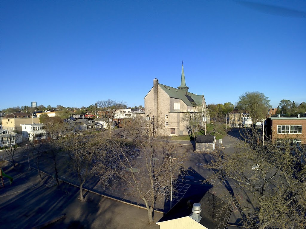 Christ-Roi (Christ the King) Church | 5515 Rue Saint-Georges, Lévis, QC G6V 4M7, Canada | Phone: (418) 837-4569