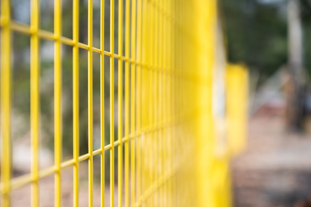 Modern Fence & Bin Rental | 46 Alice St, Mount Albert, ON L0G 1M0, Canada | Phone: (855) 232-9991