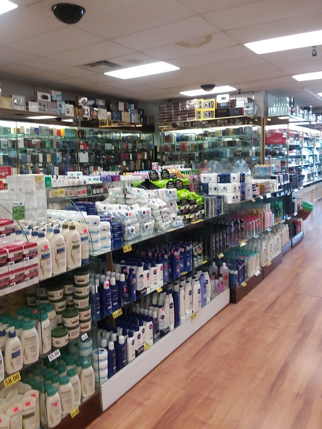 Perfume Hot Spot Discount Centre Inc | 2300 Lawrence Ave E, Scarborough, ON M1P 2R2, Canada | Phone: (647) 435-3088