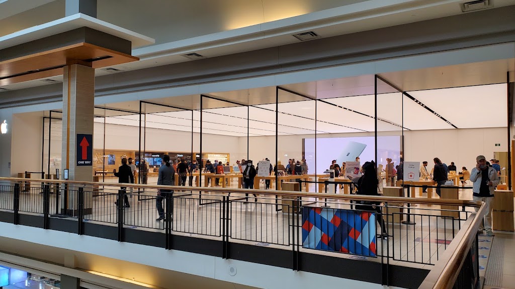 Apple Fairview | 1800 Sheppard Ave E, Toronto, ON M2J 5A7, Canada | Phone: (416) 646-4412
