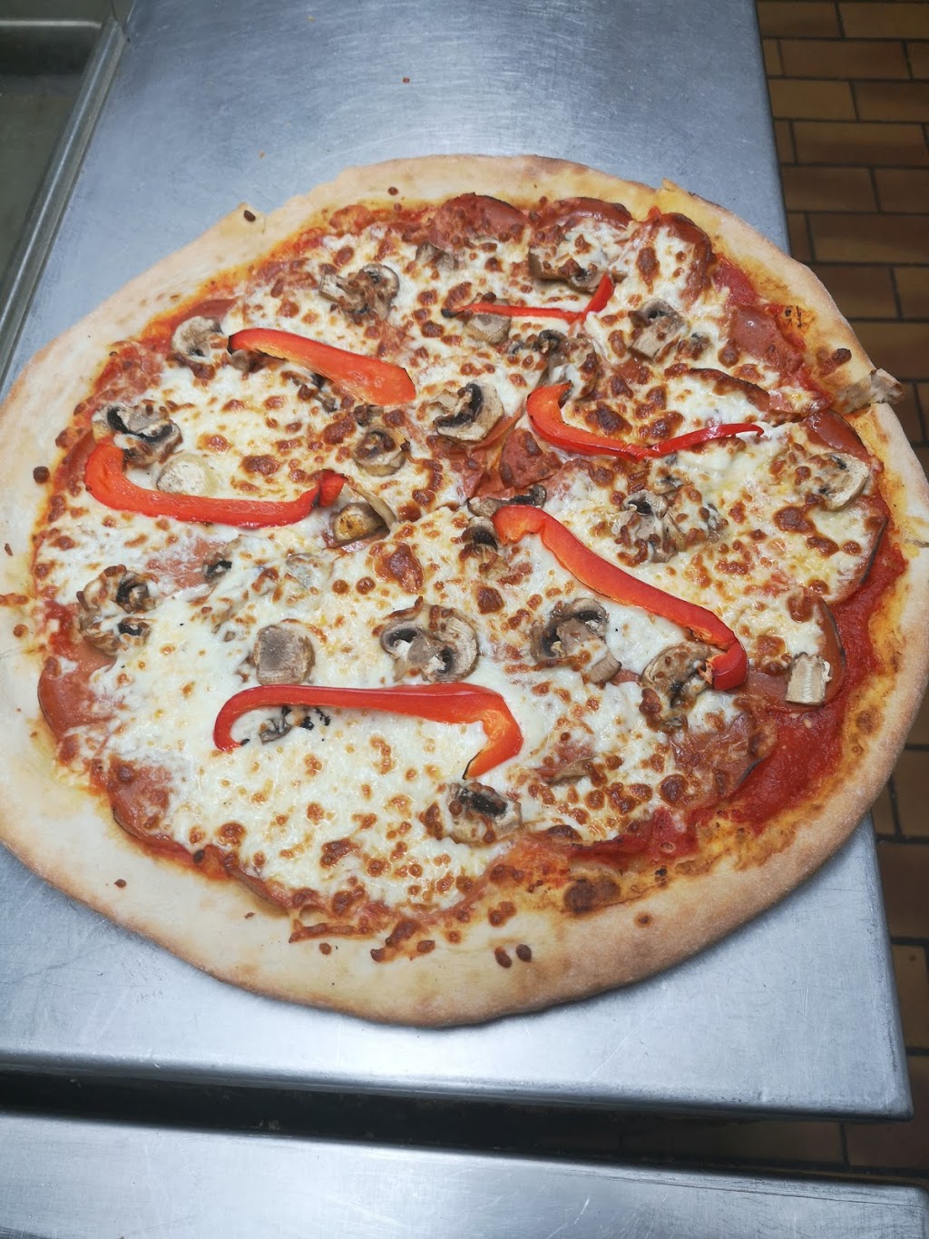 Comptoir Pizza Saint Adele | 147 b Rue Morin, Sainte-Adèle, QC J8B 2P6, Canada | Phone: (450) 512-9923
