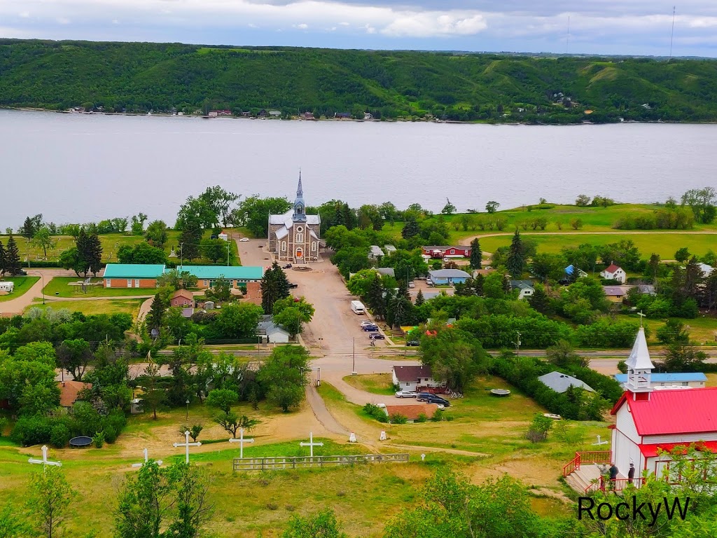 Lebret Restaurant & Bar | 5 Pl De LEglise, Lebret, SK S0G 2Y0, Canada | Phone: (306) 332-4333