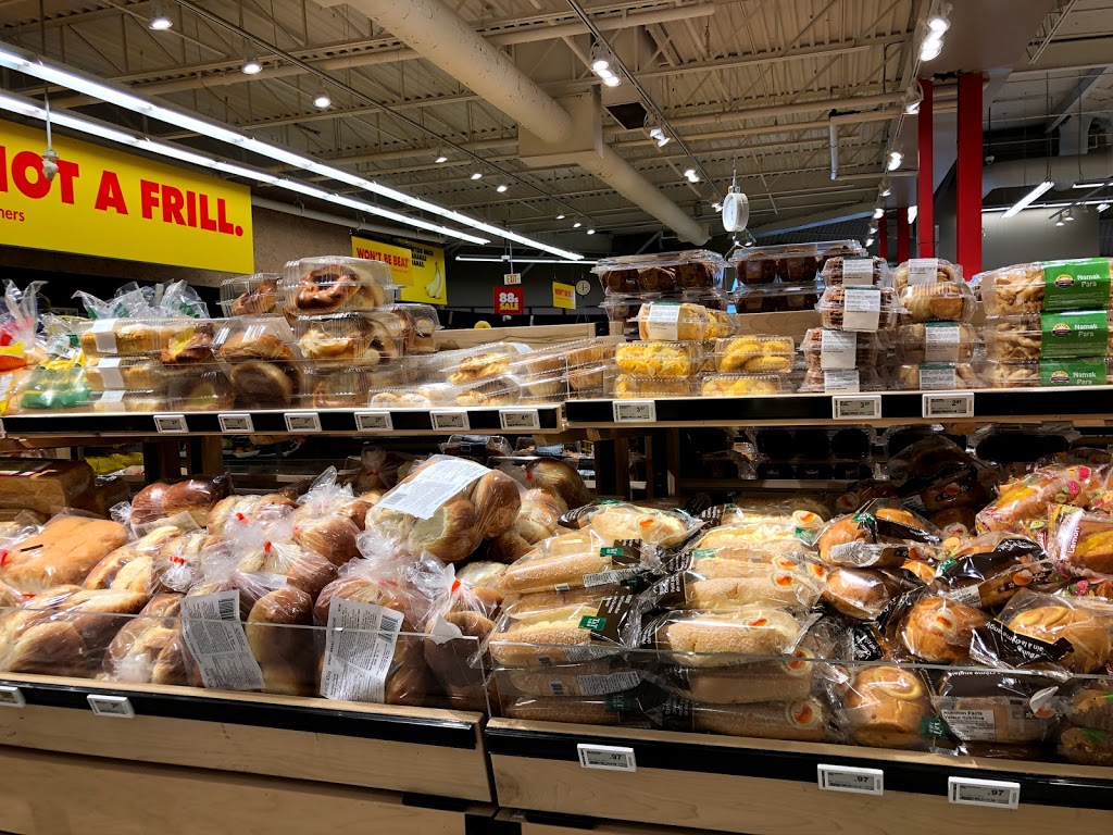 Listos No Frills | bakery | 3555 Don Mills Rd, North York, ON M2H 3N3, Canada | 8669876453 OR +1 866-987-6453